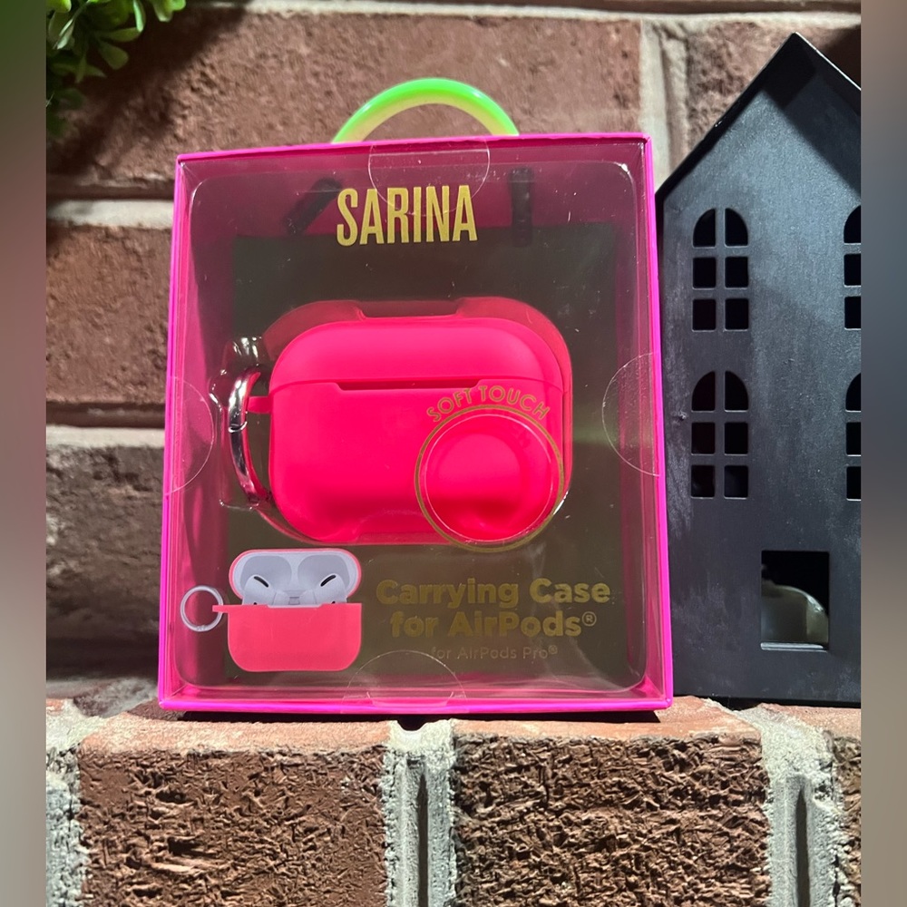 SARINA | CARRYING CASE FOR AIRPODS PRO | Hot Pink